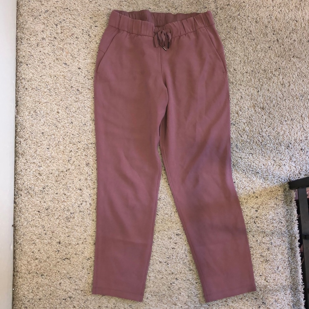 Lululemon “On the Fly” Crop